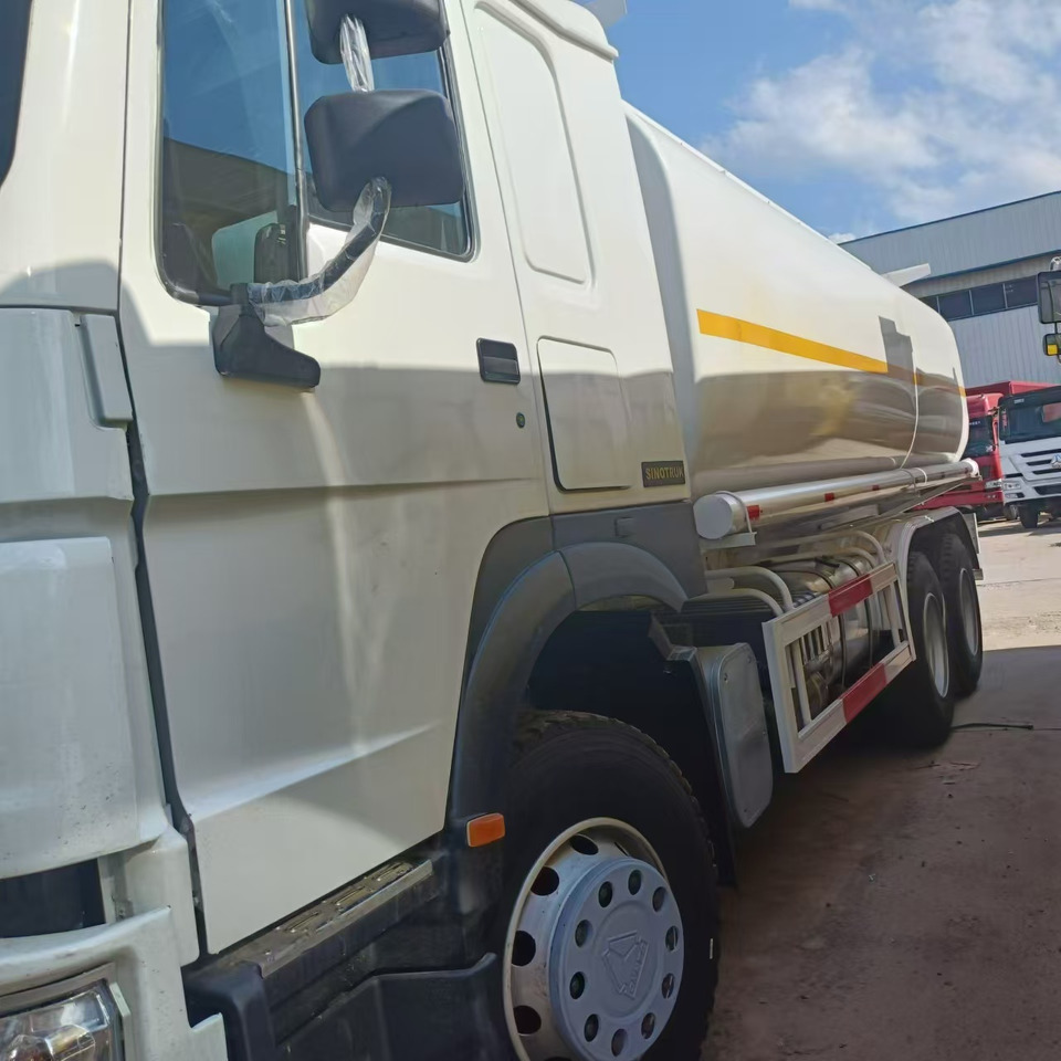 SINOTRUK HOWO 371 - Tankbil: bilde 3 SINOTRUK HOWO 371 - Tankbil: bilde 3
