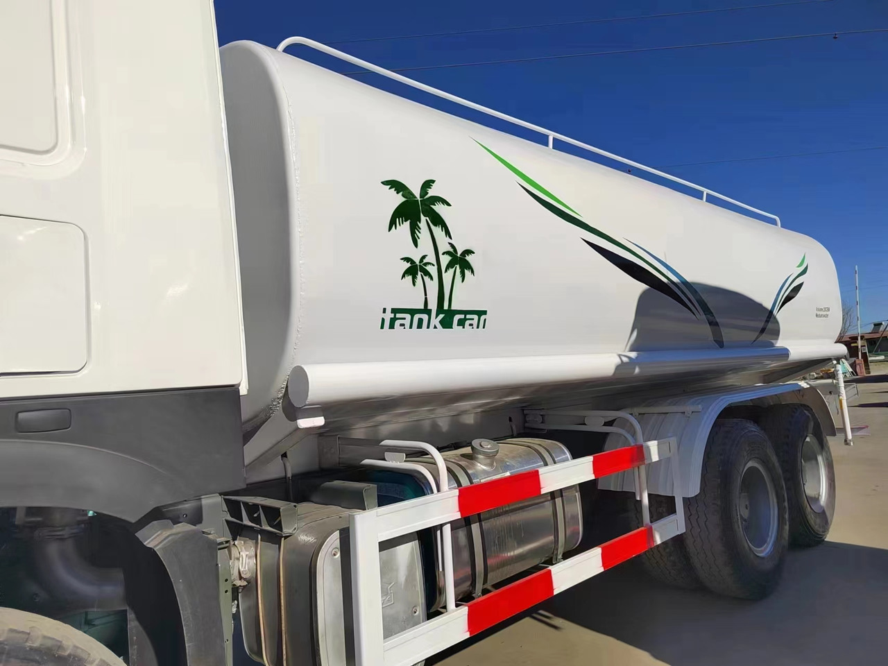 SINOTRUK HOWO Water Tanker CLICK HERE FOR DISCOUNT - Tankbil: bilde 4 SINOTRUK HOWO Water Tanker CLICK HERE FOR DISCOUNT - Tankbil: bilde 4