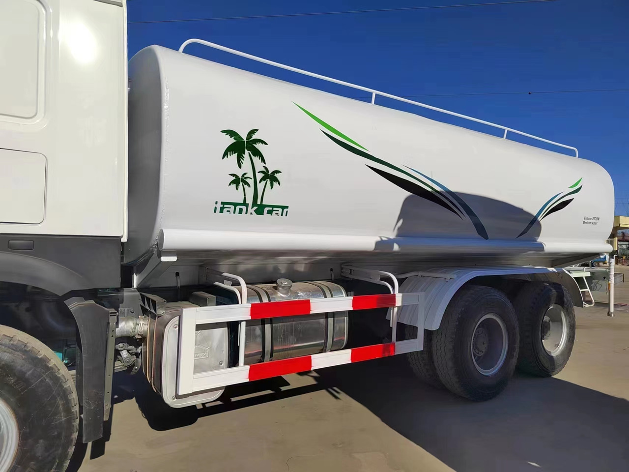 SINOTRUK HOWO Water Tanker CLICK HERE FOR DISCOUNT - Tankbil: bilde 5 SINOTRUK HOWO Water Tanker CLICK HERE FOR DISCOUNT - Tankbil: bilde 5