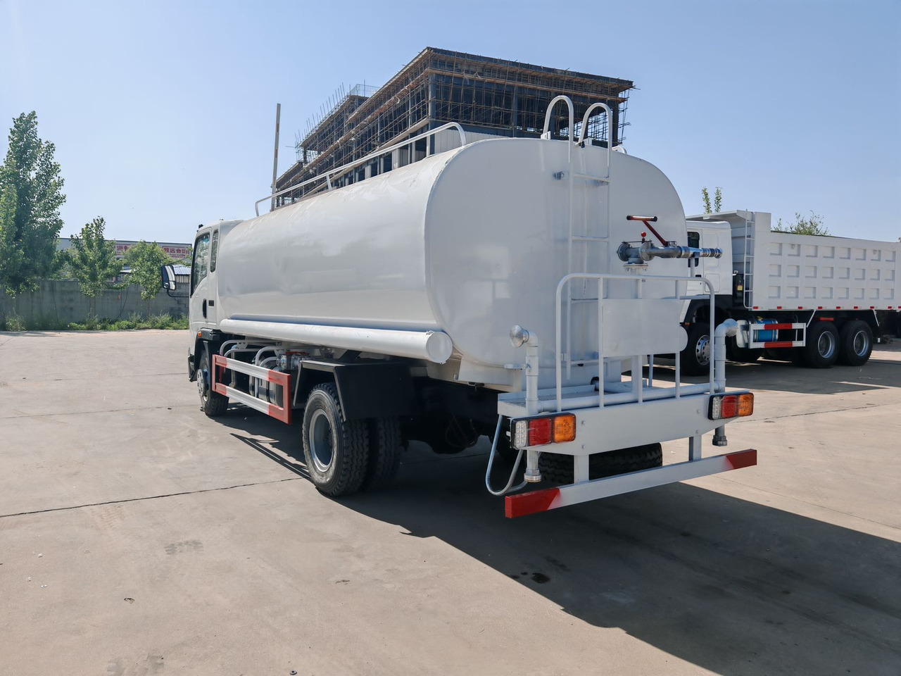 SINOTRUK Howo Water Tanker Click Here For DISCOUNT - Tankbil: bilde 4 SINOTRUK Howo Water Tanker Click Here For DISCOUNT - Tankbil: bilde 4