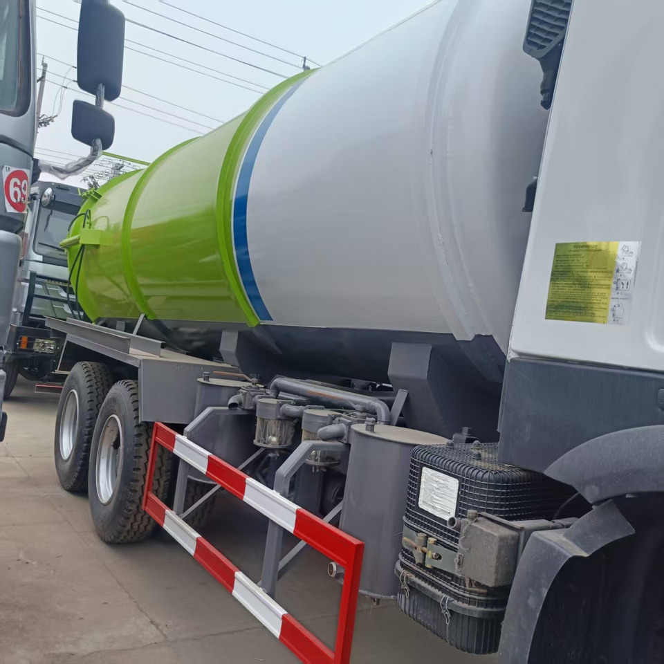 Sinotruk Howo Howo 6x4 Large Vacuum Suction Truck - Vakuum lastebil: bilde 5 Sinotruk Howo Howo 6x4 Large Vacuum Suction Truck - Vakuum lastebil: bilde 5