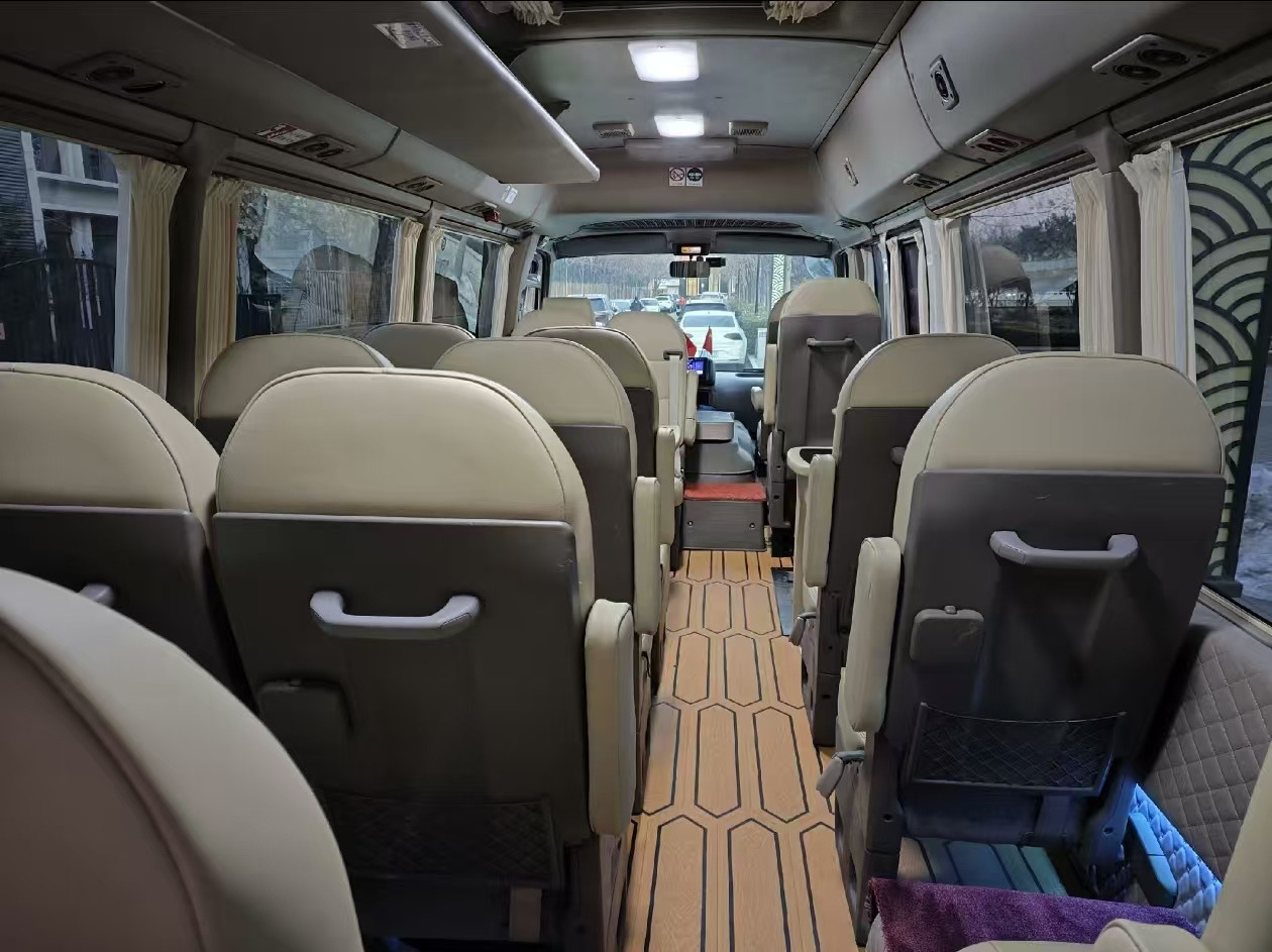 TOYOTA White Mini Bus Click Here for Discount - Turistbuss: bilde 2 TOYOTA White Mini Bus Click Here for Discount - Turistbuss: bilde 2