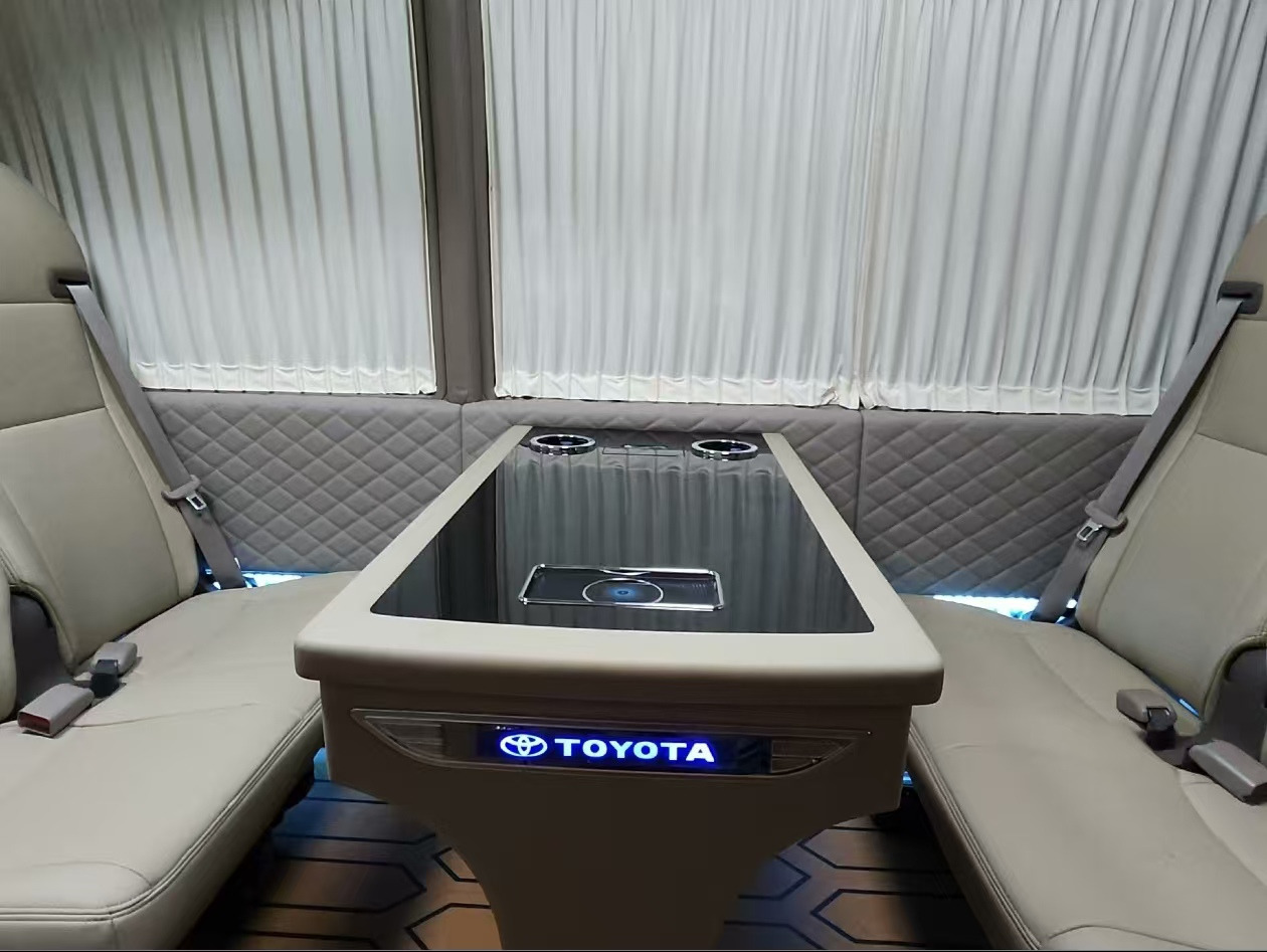 TOYOTA White Mini Bus Click Here for Discount - Turistbuss: bilde 3 TOYOTA White Mini Bus Click Here for Discount - Turistbuss: bilde 3