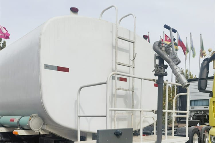 Howo Howo Water Tank Truck for Sale in Zambia - Tankbil: bilde 3 Howo Howo Water Tank Truck for Sale in Zambia - Tankbil: bilde 3