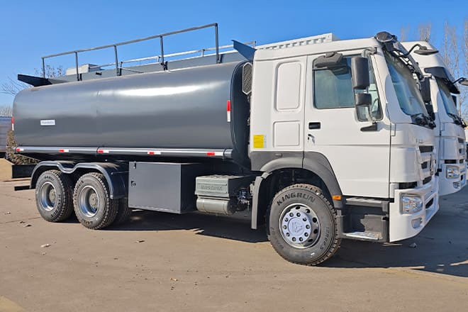 SINOTRUK 2025 New Howo Oil Tanker Trucks for Sale in Congo - Tankbil: bilde 2 SINOTRUK 2025 New Howo Oil Tanker Trucks for Sale in Congo - Tankbil: bilde 2
