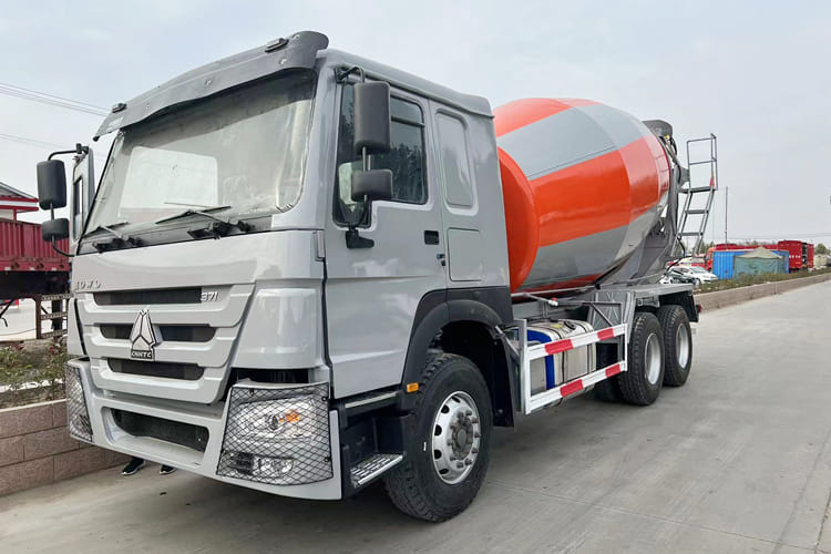 SINOTRUK New HOWO 371HP Concrete Mixer Truck 6x4 - Betongutstyr: bilde 1 SINOTRUK New HOWO 371HP Concrete Mixer Truck 6x4 - Betongutstyr: bilde 1