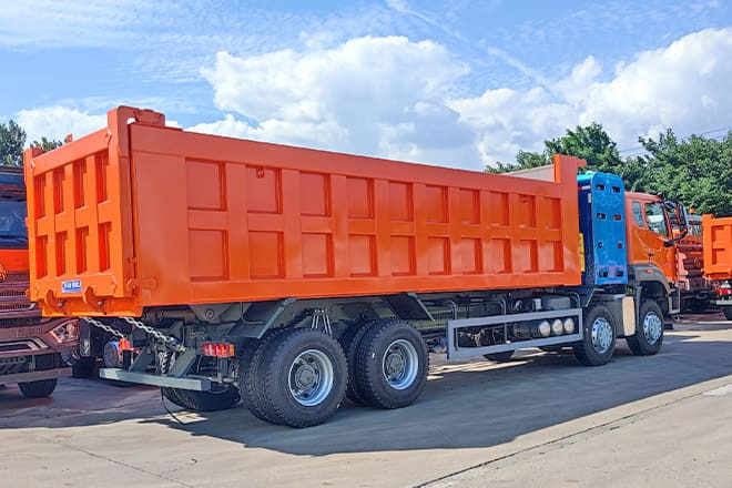 SINOTRUK Sinotruk Howo 8x4 Tipper Trucks for Sale in Ghana - Tippbil: bilde 2 SINOTRUK Sinotruk Howo 8x4 Tipper Trucks for Sale in Ghana - Tippbil: bilde 2