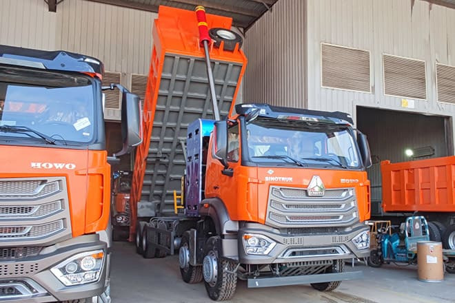 SINOTRUK Sinotruk Howo 8x4 Tipper Trucks for Sale in Ghana - Tippbil: bilde 1 SINOTRUK Sinotruk Howo 8x4 Tipper Trucks for Sale in Ghana - Tippbil: bilde 1
