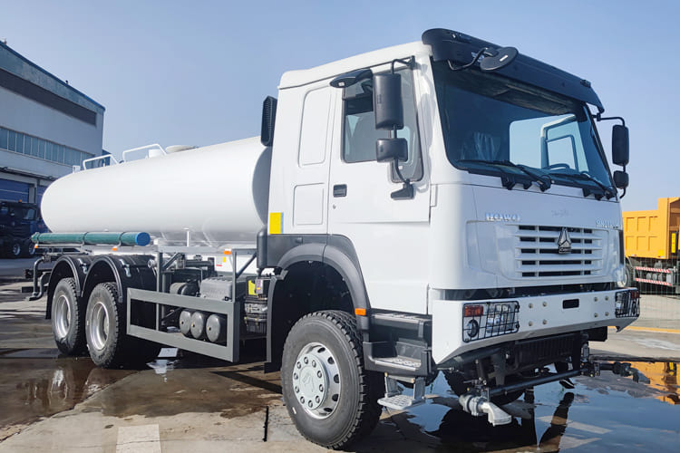 SINOTRUK Sinotruk Water Tanker Truck for Sale in Jamaica - Tankbil: bilde 2 SINOTRUK Sinotruk Water Tanker Truck for Sale in Jamaica - Tankbil: bilde 2