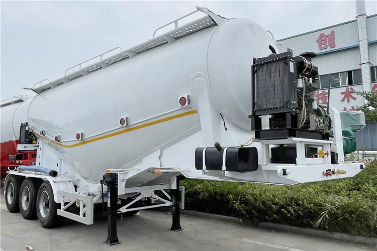 TITAN 3 Axle Dry Bulker Cement Tanker Trailer for Sale In Saudi Arabia - Semitrailer: bilde 1 TITAN 3 Axle Dry Bulker Cement Tanker Trailer for Sale In Saudi Arabia - Semitrailer: bilde 1