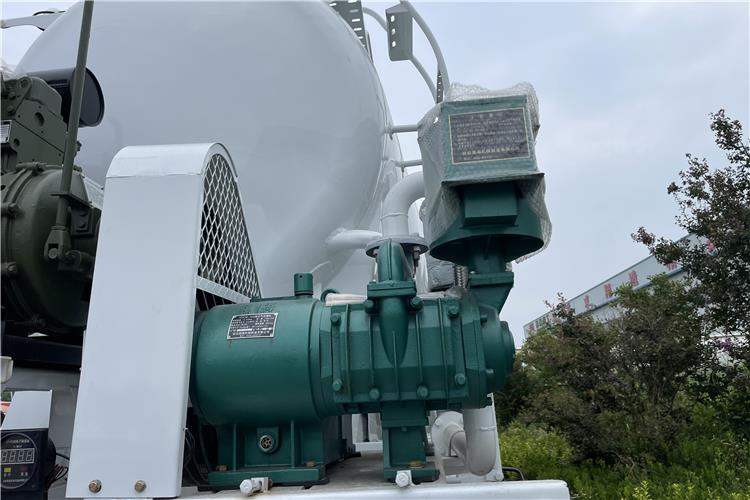 TITAN 3 Axle Dry Bulker Cement Tanker Trailer for Sale In Saudi Arabia - Semitrailer: bilde 3 TITAN 3 Axle Dry Bulker Cement Tanker Trailer for Sale In Saudi Arabia - Semitrailer: bilde 3