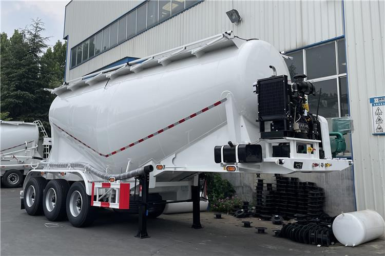 TITAN 3 Axle 30CBM Cement Tanker Trailer with Air Suspension In Saudi Arabia - Tanksemi: bilde 1 TITAN 3 Axle 30CBM Cement Tanker Trailer with Air Suspension In Saudi Arabia - Tanksemi: bilde 1