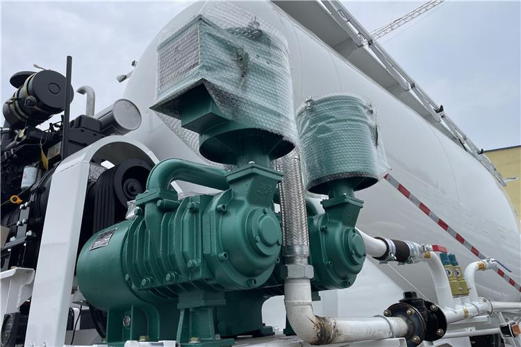 TITAN 3 Axle 30CBM Cement Tanker Trailer with Air Suspension In Saudi Arabia - Tanksemi: bilde 3 TITAN 3 Axle 30CBM Cement Tanker Trailer with Air Suspension In Saudi Arabia - Tanksemi: bilde 3