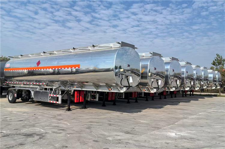 TITAN 3 Axle 45000 L Aluminum Tanker Trailer for Sale In Zimbabwe - Tanksemi: bilde 1 TITAN 3 Axle 45000 L Aluminum Tanker Trailer for Sale In Zimbabwe - Tanksemi: bilde 1
