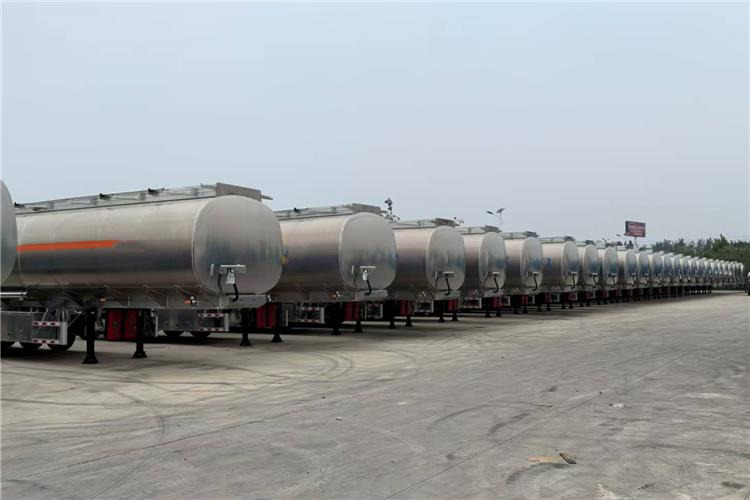 TITAN 3 Axle 45000 L Aluminum Tanker Trailer for Sale In Zimbabwe - Tanksemi: bilde 4 TITAN 3 Axle 45000 L Aluminum Tanker Trailer for Sale In Zimbabwe - Tanksemi: bilde 4
