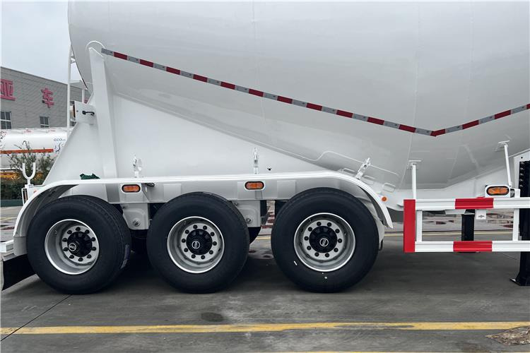 TITAN 30cbm Dry Bulker Cement Tanker Trailer with Air Suspension for Sale In Zambia - Tanksemi: bilde 3 TITAN 30cbm Dry Bulker Cement Tanker Trailer with Air Suspension for Sale In Zambia - Tanksemi: bilde 3