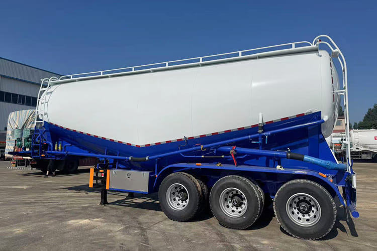 TITAN Dry Bulk Trailer for Sale in Ghana - Tanksemi: bilde 1 TITAN Dry Bulk Trailer for Sale in Ghana - Tanksemi: bilde 1