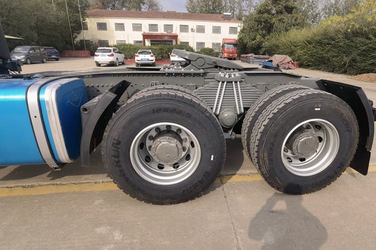 New HOWO 6x4 Tractor Head with Bull Bar for Africa - Trekkvogn: bilde 3 New HOWO 6x4 Tractor Head with Bull Bar for Africa - Trekkvogn: bilde 3