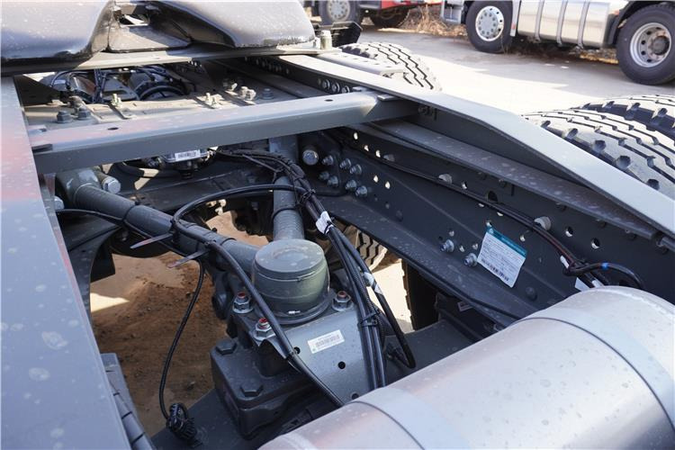 SINOTRUK Howo 371hp 6x4 10 Tires Truck Head for Sale In Jamaica - Trekkvogn: bilde 3 SINOTRUK Howo 371hp 6x4 10 Tires Truck Head for Sale In Jamaica - Trekkvogn: bilde 3