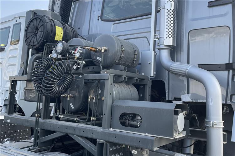 SINOTRUK Howo T7H Truck Head for Sale In Zimbabwe - Trekkvogn: bilde 4 SINOTRUK Howo T7H Truck Head for Sale In Zimbabwe - Trekkvogn: bilde 4