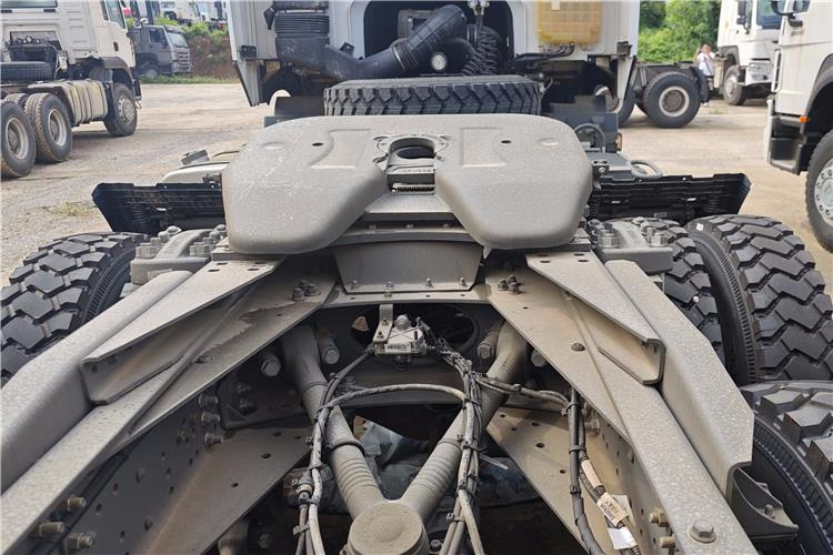 SINOTRUK Used Howo 400hp Tractor Truck for Sale In Nigeria Lagos - Trekkvogn: bilde 3 SINOTRUK Used Howo 400hp Tractor Truck for Sale In Nigeria Lagos - Trekkvogn: bilde 3