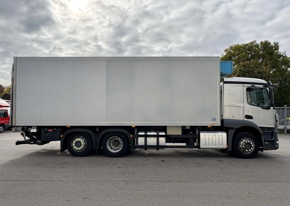 Mercedes-Benz Actros 2543 6x2 chłodnia izoterma 18 palet oś skrętna - Lastebil med kjøl: bilde 4 Mercedes-Benz Actros 2543 6x2 chłodnia izoterma 18 palet oś skrętna - Lastebil med kjøl: bilde 4