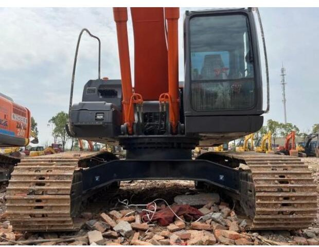 Beltegraver 2021 Hitachi ZX240-3: bilde 18