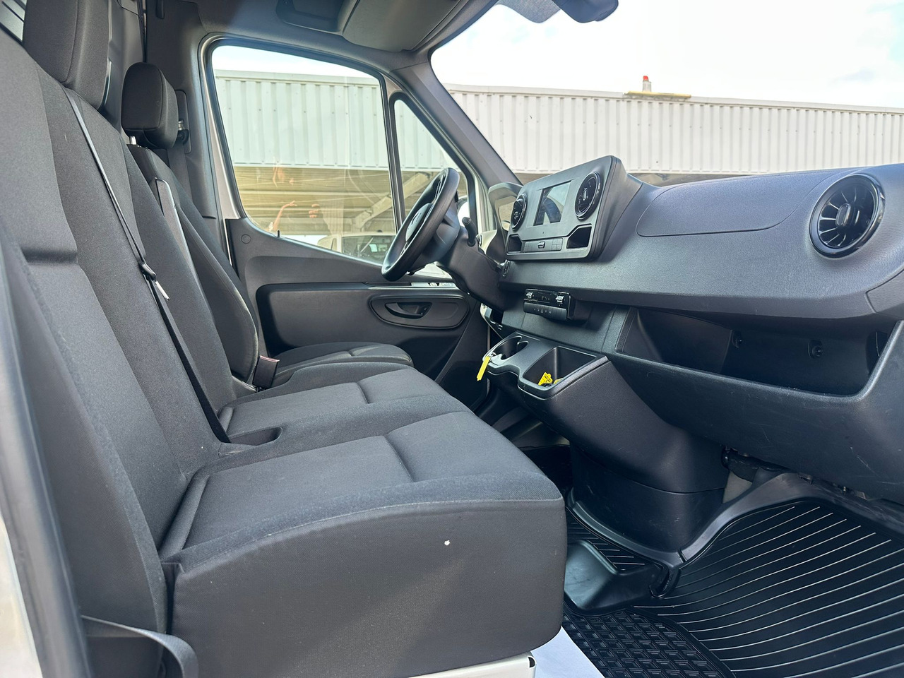 MERCEDES-BENZ Sprinter - Kassebil: bilde 4 MERCEDES-BENZ Sprinter - Kassebil: bilde 4