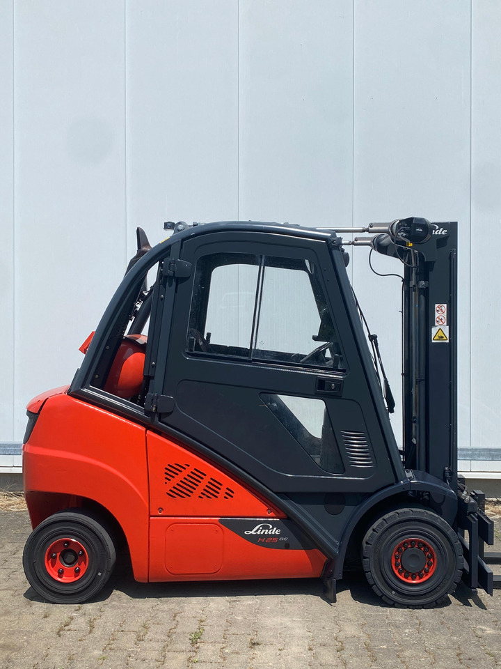 Linde Linde H 25 T - 6-372 h - Seitenschieber - - Gasstruck: bilde 4 Linde Linde H 25 T - 6-372 h - Seitenschieber - - Gasstruck: bilde 4
