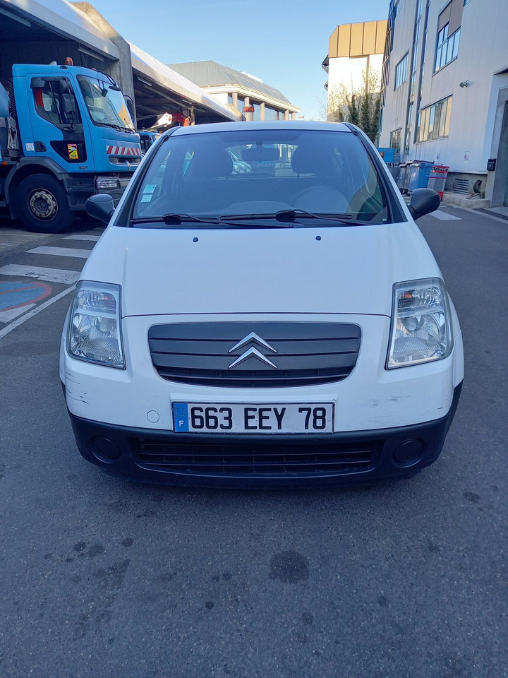 Personenbil CITROEN C2 -Berline commerciale essence  - 3 portes - 2 places - autoradio - BV 5 - 4CV - Carrosserie : Légères griffes sur bas de caisse côté droit (Voir photo) - Leger décalage aile avant gauche (Vo: bilde 1