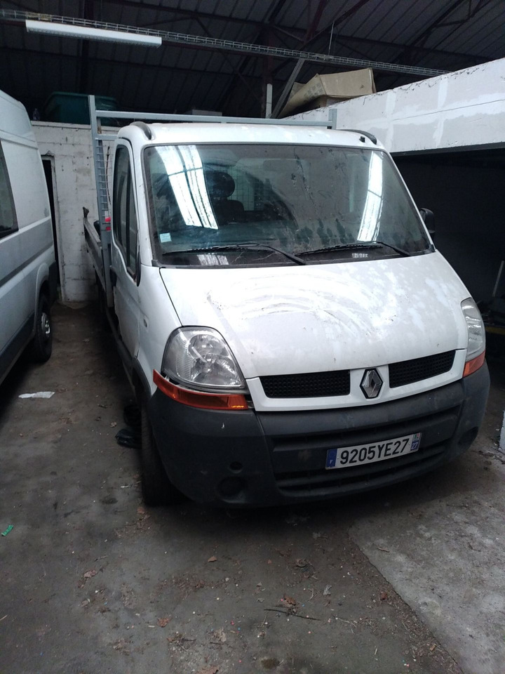 Camion Master Benne DCI 100 - Etat général dégradé - Pneu avant droit crevé. Restitution du véhicule sur place. - Varebil med tipp: bilde 1 Camion Master Benne DCI 100 - Etat général dégradé - Pneu avant droit crevé. Restitution du véhicule sur place. - Varebil med tipp: bilde 1