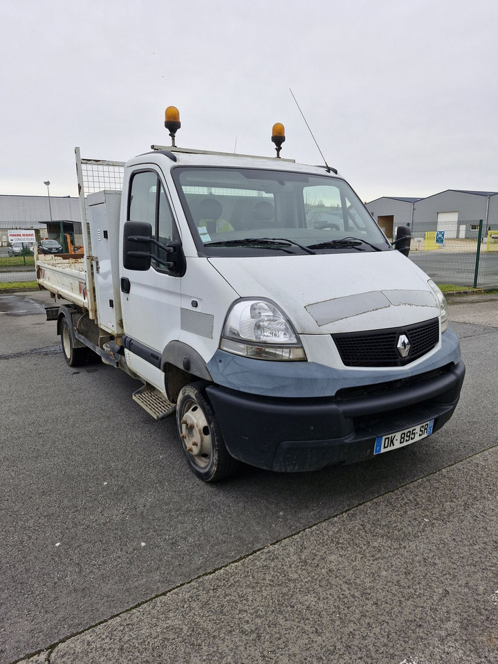 Renault Mascott  3.5T- (Disponible à compter du 24/11/2025) 3 places avec benne basculante hydraulique. BEG. Vendu sans CT. Véhicule roulant. Entretien régulier. Arrêté début 2025 pour souci passage d - Varebil med tipp: bilde 1 Renault Mascott  3.5T- (Disponible à compter du 24/11/2025) 3 places avec benne basculante hydraulique. BEG. Vendu sans CT. Véhicule roulant. Entretien régulier. Arrêté début 2025 pour souci passage d - Varebil med tipp: bilde 1