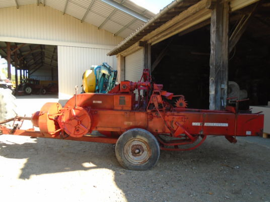 Massey Ferguson 10-8 - Firkantpresse: bilde 1 Massey Ferguson 10-8 - Firkantpresse: bilde 1