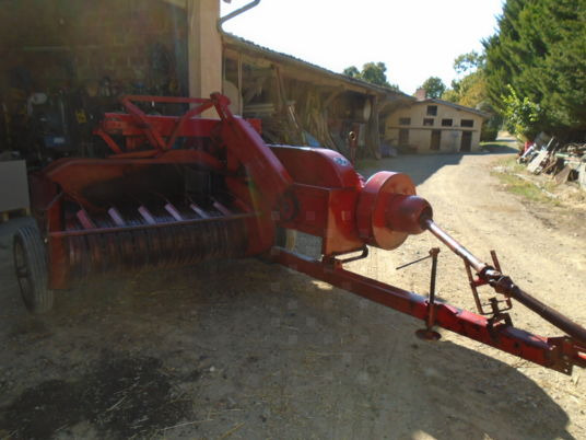 Massey Ferguson 10-8 - Firkantpresse: bilde 4 Massey Ferguson 10-8 - Firkantpresse: bilde 4