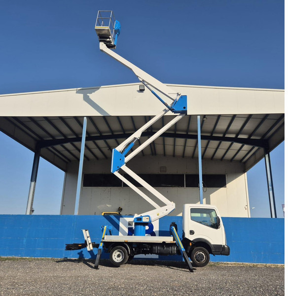 Usado SOCAGE DA320 sobre NISSAN CABSTAR 35.12 - Lift: bilde 4 Usado SOCAGE DA320 sobre NISSAN CABSTAR 35.12 - Lift: bilde 4
