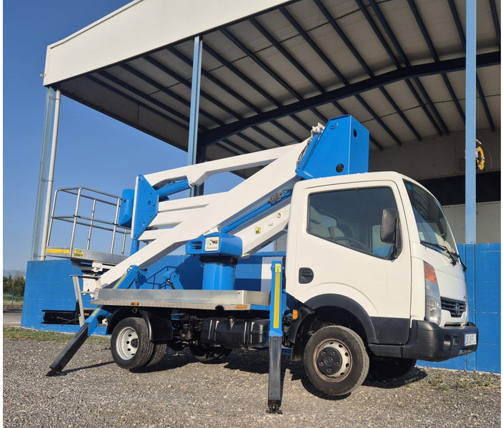 Usado SOCAGE DA320 sobre NISSAN CABSTAR 35.12 - Lift: bilde 2 Usado SOCAGE DA320 sobre NISSAN CABSTAR 35.12 - Lift: bilde 2