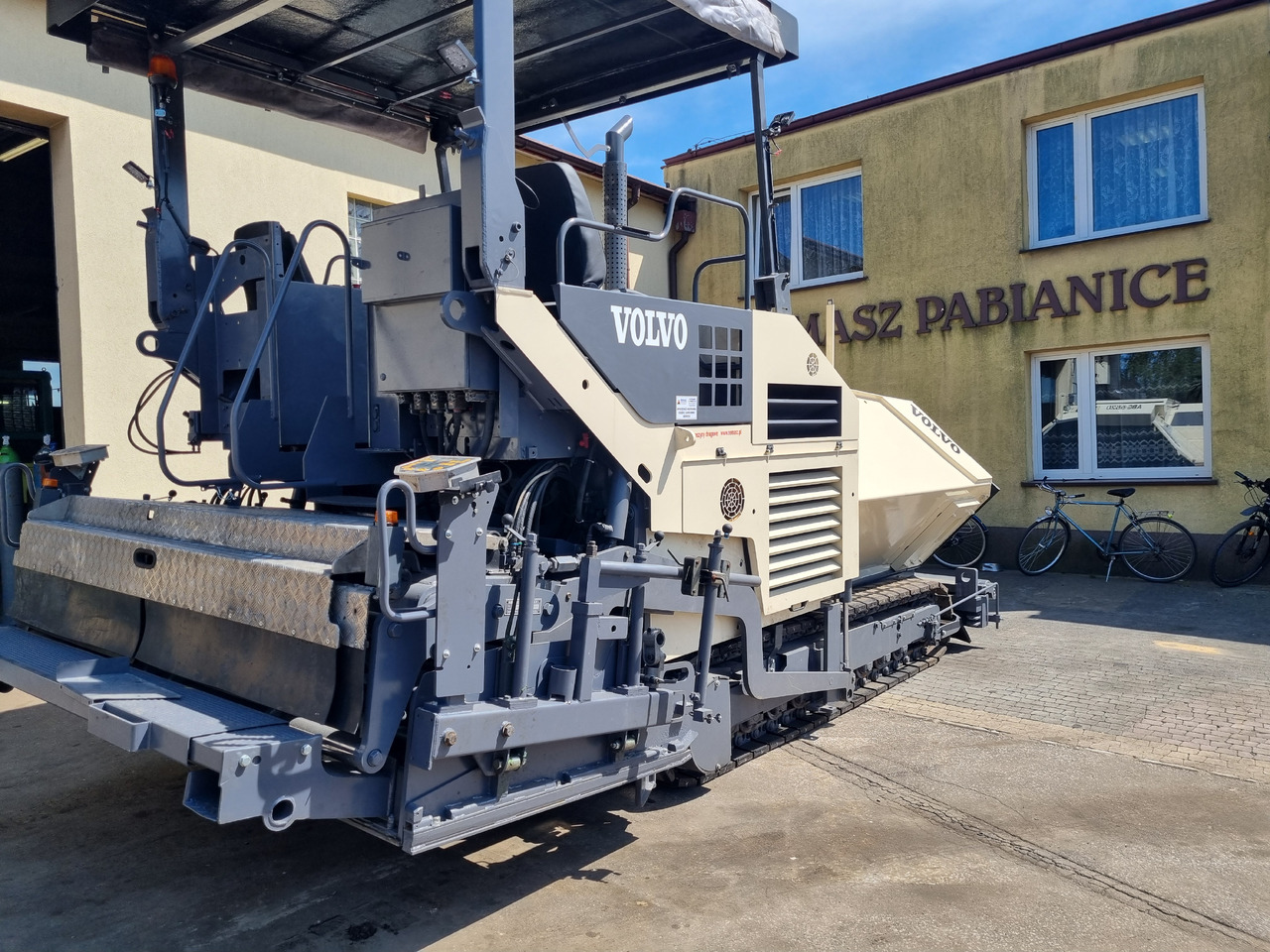 VOLVO TITAN 6820 - Asfaltutlegger: bilde 2 VOLVO TITAN 6820 - Asfaltutlegger: bilde 2