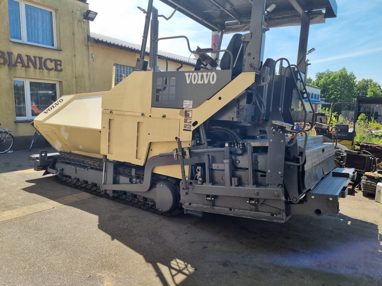 VOLVO TITAN 6820 - Asfaltutlegger: bilde 1 VOLVO TITAN 6820 - Asfaltutlegger: bilde 1