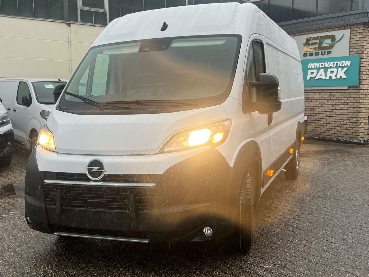 Opel Kasten 3,5 L4 H2 PS 180 Automatik+AHK Kasten 3,5 L4 H2 PS 180 Automatik+AHK - Kassebil: bilde 3 Opel Kasten 3,5 L4 H2 PS 180 Automatik+AHK Kasten 3,5 L4 H2 PS 180 Automatik+AHK - Kassebil: bilde 3