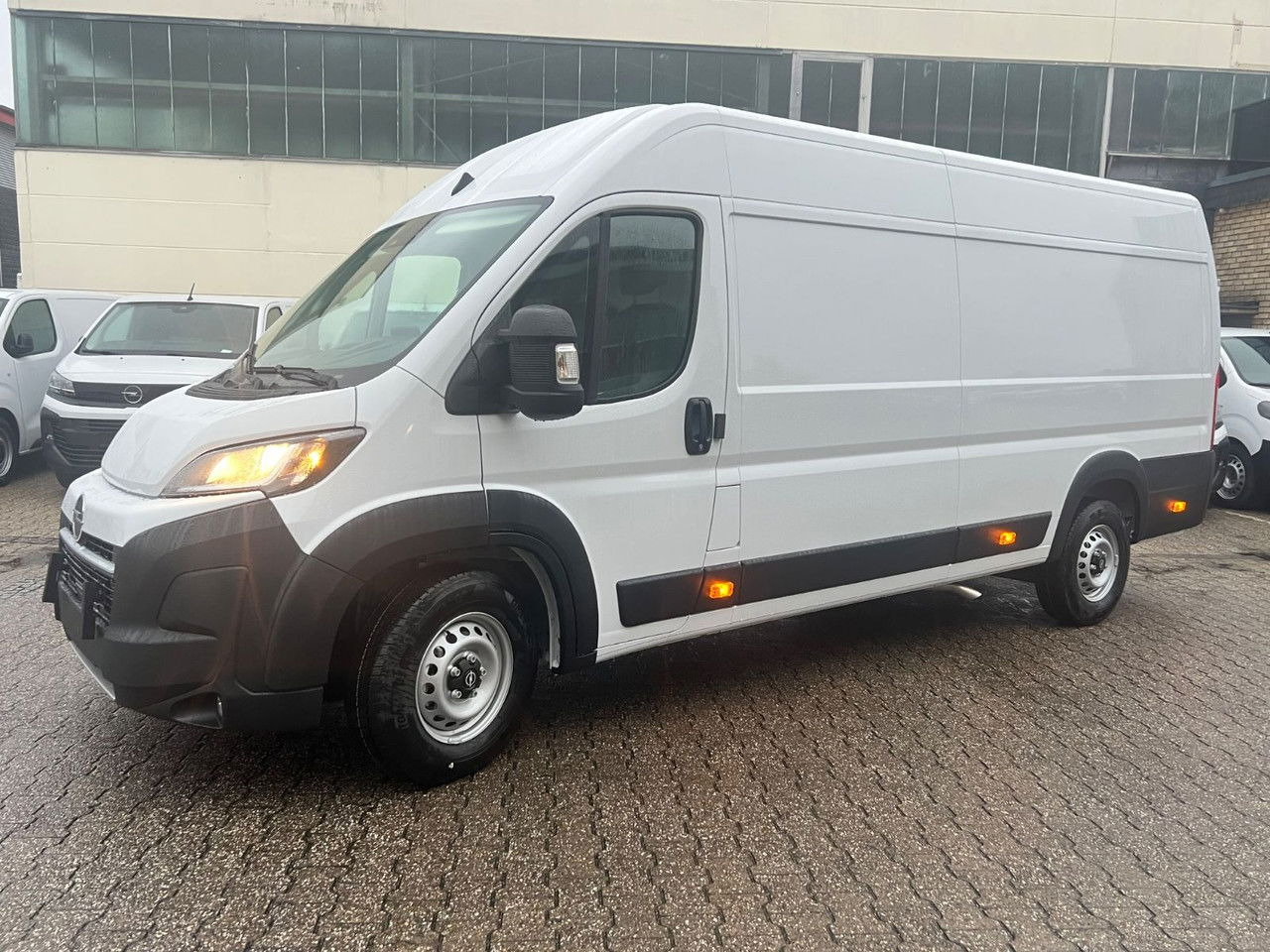 Opel Kasten 3,5 L4 H2 PS 180 Automatik+AHK Kasten 3,5 L4 H2 PS 180 Automatik+AHK - Kassebil: bilde 2 Opel Kasten 3,5 L4 H2 PS 180 Automatik+AHK Kasten 3,5 L4 H2 PS 180 Automatik+AHK - Kassebil: bilde 2