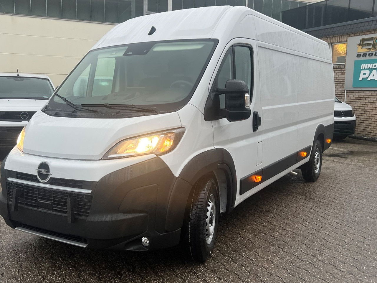 Opel Kasten 3,5 L4 H2 PS 180 Automatik+AHK Kasten 3,5 L4 H2 PS 180 Automatik+AHK - Kassebil: bilde 1 Opel Kasten 3,5 L4 H2 PS 180 Automatik+AHK Kasten 3,5 L4 H2 PS 180 Automatik+AHK - Kassebil: bilde 1