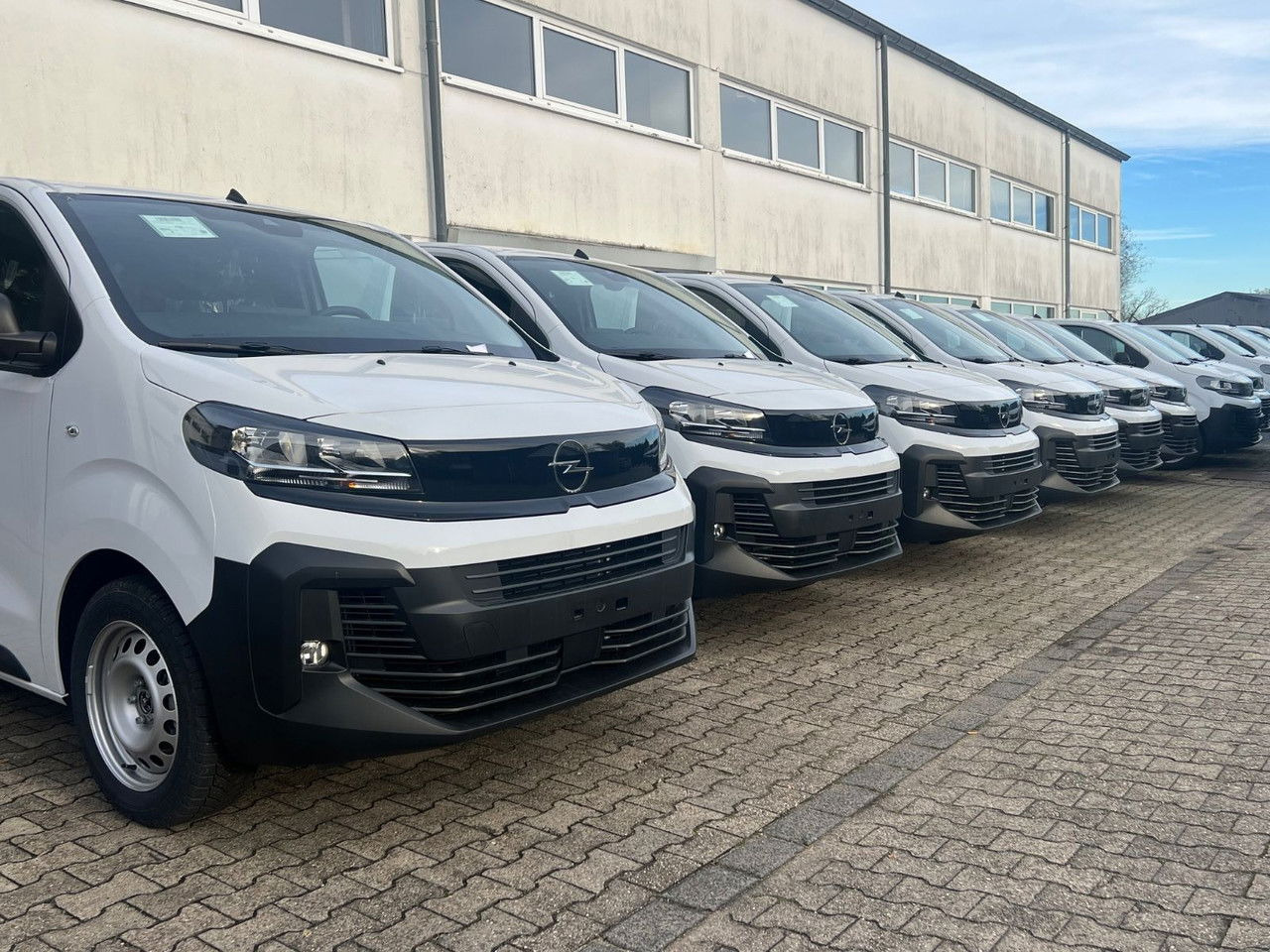 Opel Vivaro L2 H1 Allwetter AHK Rückfahrkam - Kassebil: bilde 3 Opel Vivaro L2 H1 Allwetter AHK Rückfahrkam - Kassebil: bilde 3