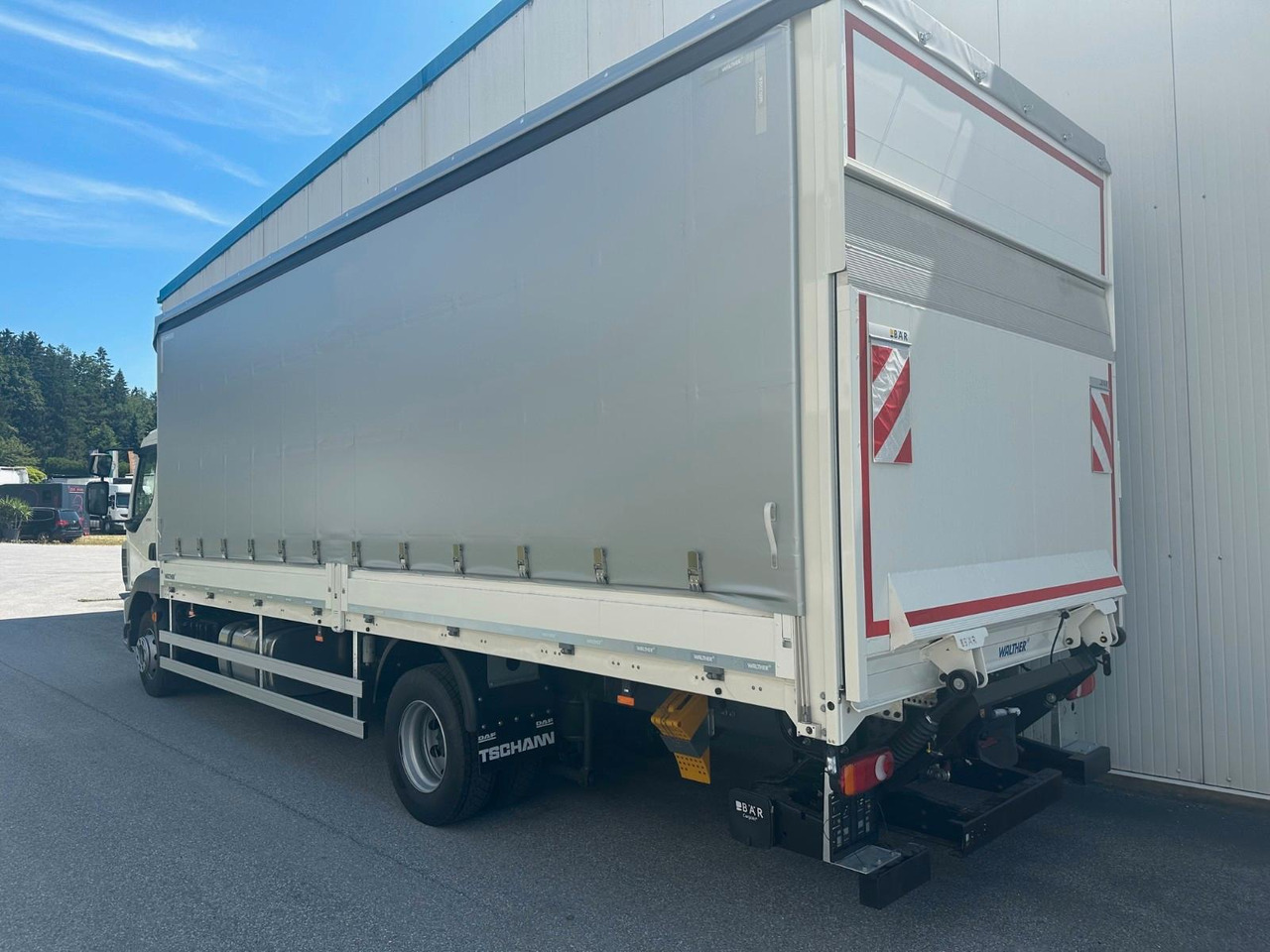 DAF LF 290 8Gang Webasto AHK Bär-LBW DAF LF 290 8Gang Webasto AHK Bär-LBW - Kapellbil: bilde 3 DAF LF 290 8Gang Webasto AHK Bär-LBW DAF LF 290 8Gang Webasto AHK Bär-LBW - Kapellbil: bilde 3