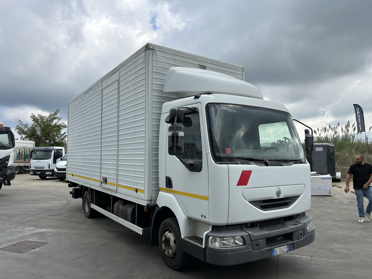 RENAULT Midlum 180 con furgonatarura e sponda - Skapbil: bilde 2 RENAULT Midlum 180 con furgonatarura e sponda - Skapbil: bilde 2