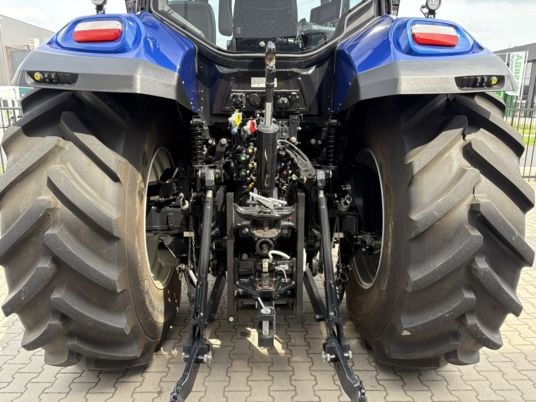 New Holland T7.300 PLMi - Traktor: bilde 4 New Holland T7.300 PLMi - Traktor: bilde 4
