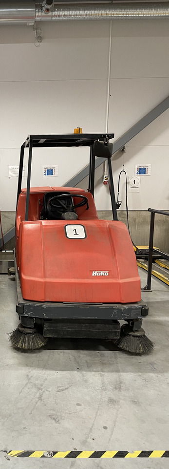 Hako Hakomatic B 1100 - Industriell feiemaskin: bilde 1 Hako Hakomatic B 1100 - Industriell feiemaskin: bilde 1