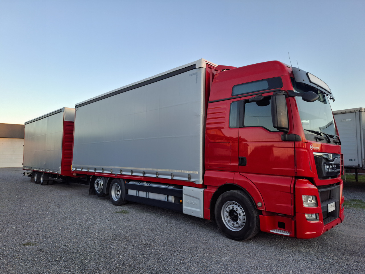 MAN TGX 26.440 E6 + SCHMITZ - Kapellbil: bilde 1 MAN TGX 26.440 E6 + SCHMITZ - Kapellbil: bilde 1