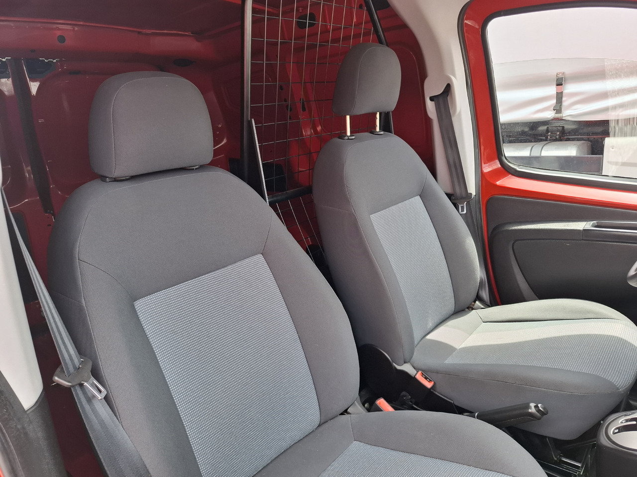 Leie PEUGEOT Peugeot Bipper 1.3 HDI PEUGEOT Peugeot Bipper 1.3 HDI: bilde 12 Leie PEUGEOT Peugeot Bipper 1.3 HDI PEUGEOT Peugeot Bipper 1.3 HDI: bilde 12