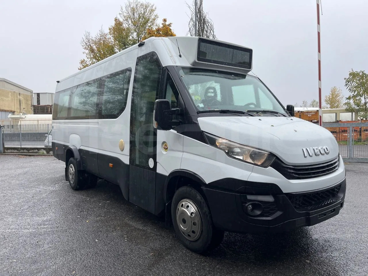 Iveco Daily - Forstadsbus: bilde 1 Iveco Daily - Forstadsbus: bilde 1