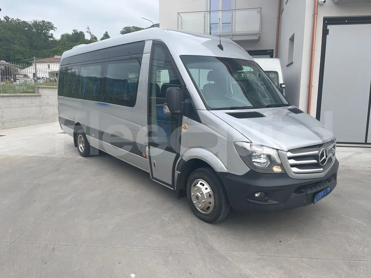 Mercedes-Benz Sprinter - Forstadsbus: bilde 1 Mercedes-Benz Sprinter - Forstadsbus: bilde 1